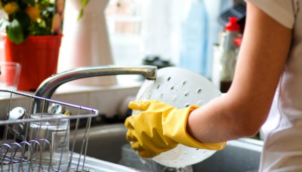 Καθαρίστε το Σπίτι σας σε Μισή Ώρα Ακριβώς (VIDEO)